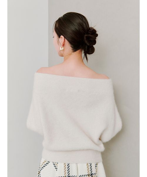 SNIDEL（スナイデル）の「フォックスアルパカオフショルプルオーバー（ニット/セーター・レディース・ライトグレー/ライトブルー/アイボリー/ワインレッド・F）」の6枚目の写真