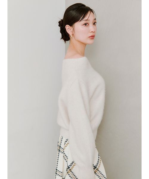 SNIDEL（スナイデル）の「フォックスアルパカオフショルプルオーバー（ニット/セーター・レディース・ライトグレー/ライトブルー/アイボリー/ワインレッド・F）」の7枚目の写真