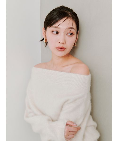 SNIDEL（スナイデル）の「フォックスアルパカオフショルプルオーバー（ニット/セーター・レディース・ライトグレー/ライトブルー/アイボリー/ワインレッド・F）」の8枚目の写真