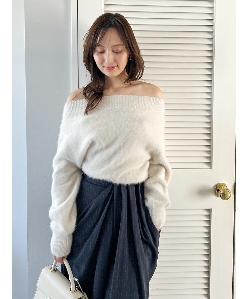SNIDEL オフショルダー ニット ホワイト SNIDEL（スナイデル）の「レーストリミングオフショルプルオーバー