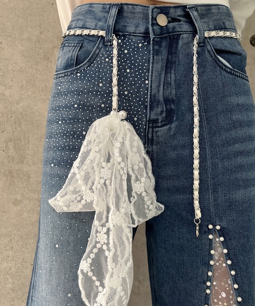 GLAMOROUS JANE（グラマラスジェーン）の「レース×パール切替ビジュー付きワイドパンツ（デニムパンツ・レディース・ブルー・S/M/L）」の6枚目の写真