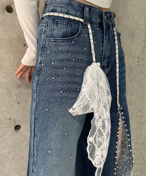 GLAMOROUS JANE（グラマラスジェーン）の「レース×パール切替ビジュー付きワイドパンツ（デニムパンツ・レディース・ブルー・S/M/L）」の5枚目の写真