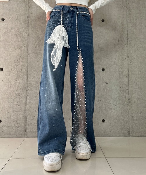 GLAMOROUS JANE（グラマラスジェーン）の「レース×パール切替ビジュー付きワイドパンツ（デニムパンツ・レディース・ブルー・S/M/L）」の3枚目の写真