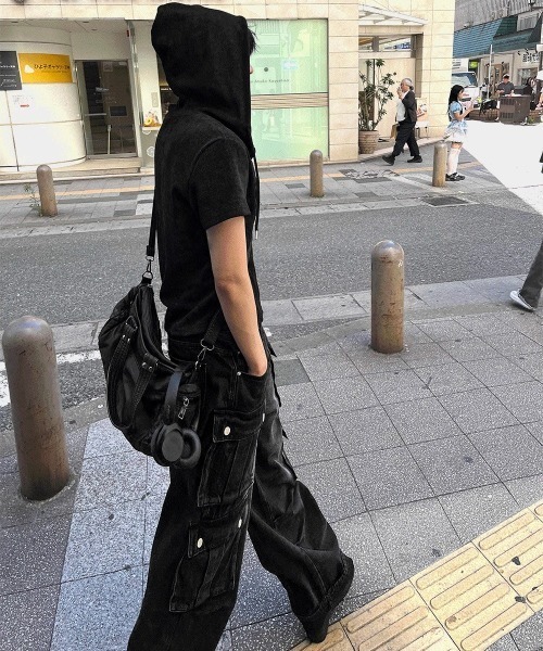 COSYHARU（コシハル）の「バイダーパラシュートブラックウォッシュカーゴデニム（デニムパンツ・メンズ・ブラック・LARGE/MEDIUM/X-LARGE）」の8枚目の写真