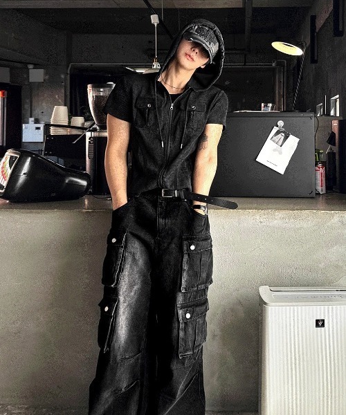 COSYHARU（コシハル）の「バイダーパラシュートブラックウォッシュカーゴデニム（デニムパンツ・メンズ・ブラック・LARGE/MEDIUM/X-LARGE）」の11枚目の写真