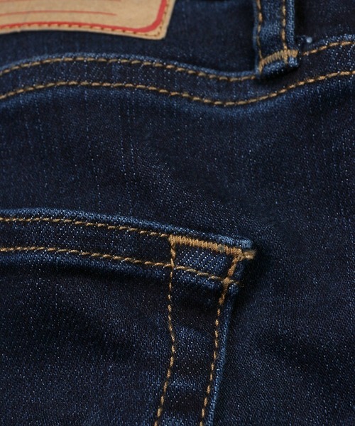 The DUFFER of ST.GEORGE(ザダファーオブセントジョージ)の「STANDARD SLIM JEANS "OW":DUFFER定番 ワンウォッシュ スキニーデニム スリムジーンズ(デニムパンツ・メンズ・ダークインディゴブルー・X-LARGE/LARGE/MEDIUM/SMALL)」の6枚目の写真