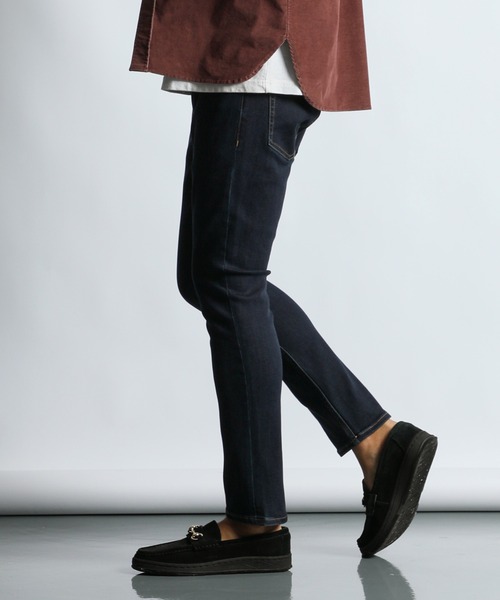 The DUFFER of ST.GEORGE(ザダファーオブセントジョージ)の「STANDARD SLIM JEANS "OW":DUFFER定番 ワンウォッシュ スキニーデニム スリムジーンズ(デニムパンツ・メンズ・ダークインディゴブルー・X-LARGE/LARGE/MEDIUM/SMALL)」の9枚目の写真