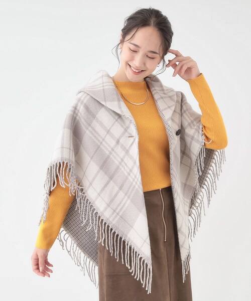 SHOO・LA・RUE（シューラルー）の「【リバーシブル】襟元ギャザー チェックポンチョ（ポンチョ・レディース・アイボリー系2/ブラウン系3/ブラック系2・00）」の3枚目の写真