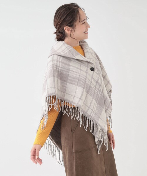 SHOO・LA・RUE（シューラルー）の「【リバーシブル】襟元ギャザー チェックポンチョ（ポンチョ・レディース・アイボリー系2/ブラウン系3/ブラック系2・00）」の5枚目の写真