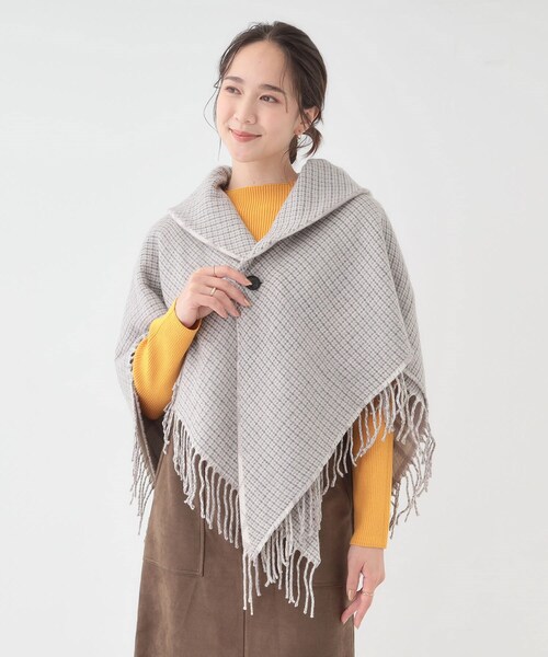 SHOO・LA・RUE（シューラルー）の「【リバーシブル】襟元ギャザー チェックポンチョ（ポンチョ・レディース・アイボリー系2/ブラウン系3/ブラック系2・00）」の7枚目の写真