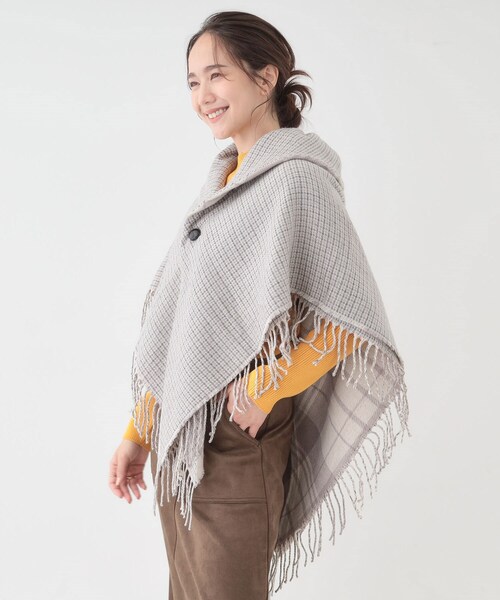 SHOO・LA・RUE（シューラルー）の「【リバーシブル】襟元ギャザー チェックポンチョ（ポンチョ・レディース・アイボリー系2/ブラウン系3/ブラック系2・00）」の8枚目の写真