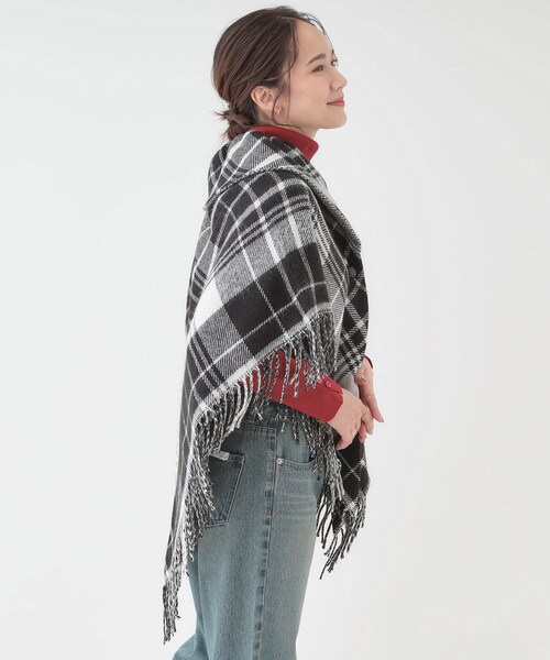 SHOO・LA・RUE（シューラルー）の「【リバーシブル】襟元ギャザー チェックポンチョ（ポンチョ・レディース・アイボリー系2/ブラウン系3/ブラック系2・00）」の12枚目の写真