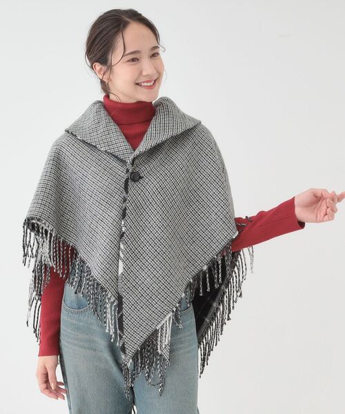 SHOO・LA・RUE（シューラルー）の「【リバーシブル】襟元ギャザー チェックポンチョ（ポンチョ・レディース・アイボリー系2/ブラウン系3/ブラック系2・00）」の14枚目の写真