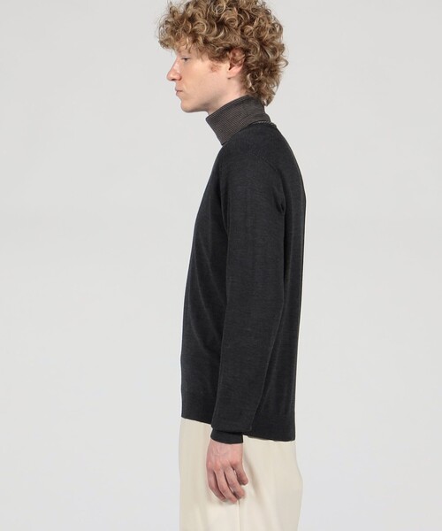 TOMORROWLAND (トゥモローランド)の「TOMORROWLAND tricot スーパーファインメリノウール Vネックプルオーバー S-WOOL(ニット/セーター・メンズ・ネイビー/ボルドー/グリーン/チャコールグレー・L/M/S/XS)」の7枚目の写真