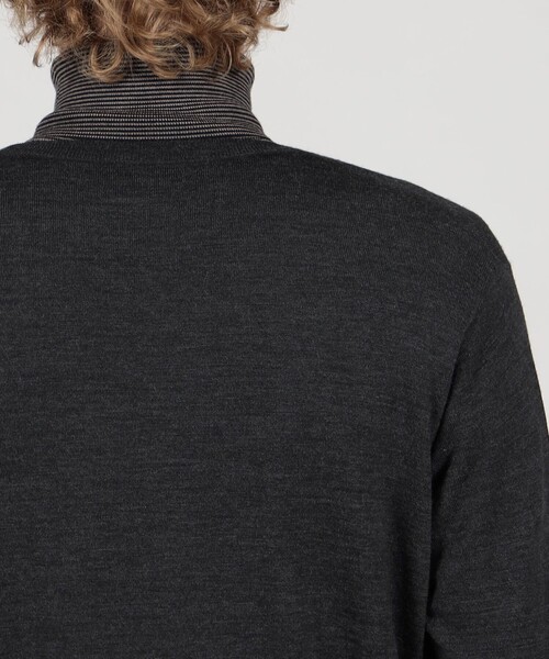 TOMORROWLAND (トゥモローランド)の「TOMORROWLAND tricot スーパーファインメリノウール Vネックプルオーバー S-WOOL(ニット/セーター・メンズ・ネイビー/ボルドー/グリーン/チャコールグレー・L/M/S/XS)」の10枚目の写真
