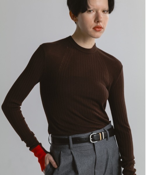 CINOH(チノ)の「CREW NECK TIGHT KNIT(ニット/セーター・レディース・チャコールグレー/ターコイズブルー/ブラウン・38)」の4枚目の写真