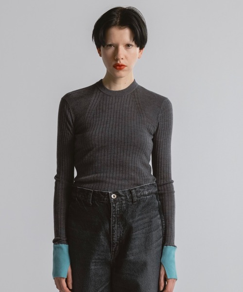CINOH(チノ)の「CREW NECK TIGHT KNIT(ニット/セーター・レディース・チャコールグレー/ターコイズブルー/ブラウン・38)」の5枚目の写真