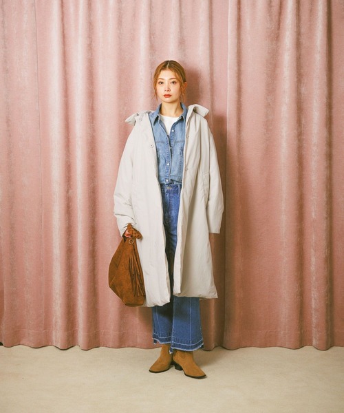 BAYFLOW（ベイフロー）の「[撥水加工付き!!軽量]ロングダウンコート（ダウンジャケット/コート・レディース・ブラック/グレイッシュベージュ・FREE）」の4枚目の写真