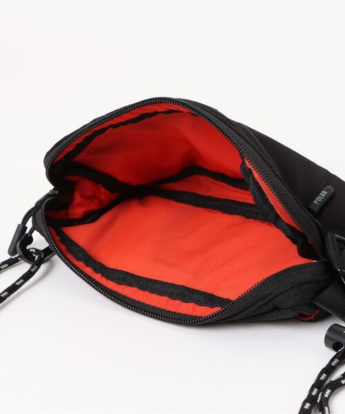 POLeR（ポーラー）の「POLER QUILTED 2 WAY POUCH（ショルダーバッグ・メンズ・ブラック・FREE）」の6枚目の写真