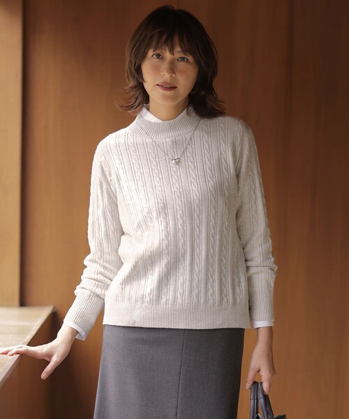 J.PRESS Ladies(J.プレス レディス)の「WOOL BLEND AIR ハイネック ニット(ニット/セーター・レディース・ライトグレー系/ピンク系/レッド系/ライトグリーン系・SMALL)」の2枚目の写真