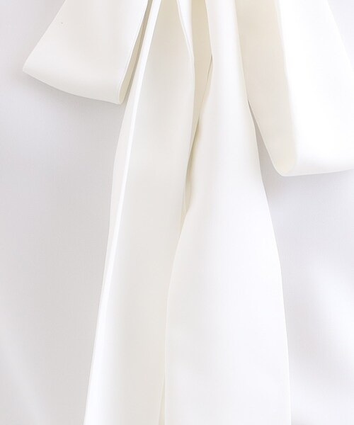 SHOO・LA・RUE（シューラルー）の「【洗濯機可/S-3L】やわらかなリボンボウタイが魅力　大人の華やかブラウス（シャツ/ブラウス・レディース・オフホワイト/ライトベージュ/サックスブルー・01/02/03/04/05）」の8枚目の写真