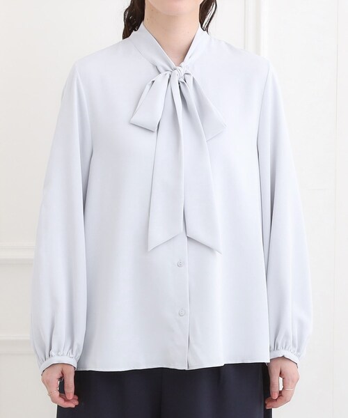 SHOO・LA・RUE（シューラルー）の「【洗濯機可/S-3L】やわらかなリボンボウタイが魅力　大人の華やかブラウス（シャツ/ブラウス・レディース・オフホワイト/ライトベージュ/サックスブルー・01/02/03/04/05）」の17枚目の写真
