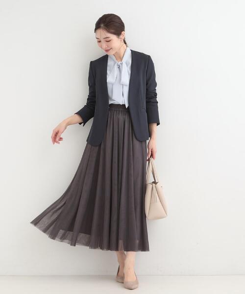 SHOO・LA・RUE(シューラルー)の「【洗濯機可/S-3L】リボンボウタイが魅力 大人の華やかブラウス(シャツ/ブラウス・レディース・オフホワイト/ライトベージュ/サックスブルー・01/02/03/04/05)」の4枚目の写真