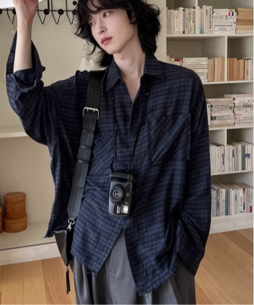 NOWLE（ノウル）の「【NOWLE】カットオフ ワッシャー ドレープ ダークチェックシャツ（シャツ/ブラウス・メンズ・ネイビー・MEDIUM/LARGE/X-LARGE）」の2枚目の写真