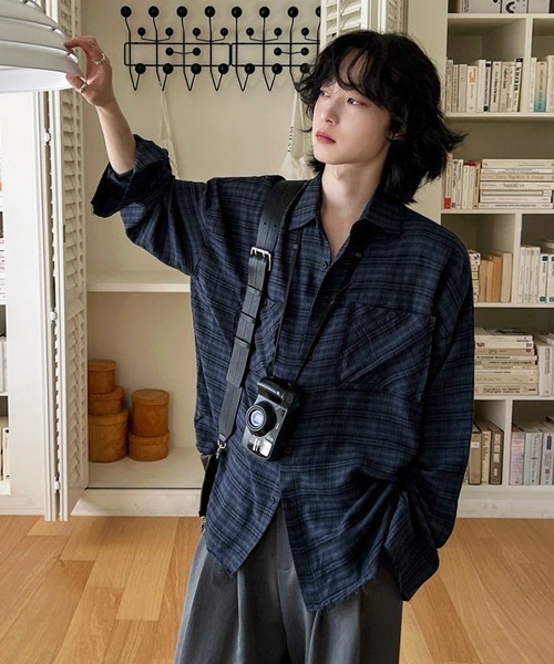 NOWLE（ノウル）の「【NOWLE】カットオフ ワッシャー ドレープ ダークチェックシャツ（シャツ/ブラウス・メンズ・ネイビー・MEDIUM/LARGE/X-LARGE）」の5枚目の写真