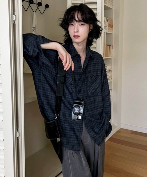 NOWLE（ノウル）の「【NOWLE】カットオフ ワッシャー ドレープ ダークチェックシャツ（シャツ/ブラウス・メンズ・ネイビー・MEDIUM/LARGE/X-LARGE）」の6枚目の写真