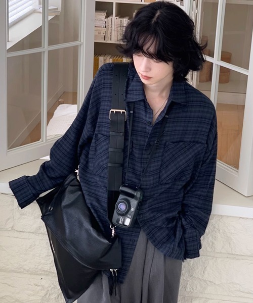 NOWLE（ノウル）の「【NOWLE】カットオフ ワッシャー ドレープ ダークチェックシャツ（シャツ/ブラウス・メンズ・ネイビー・MEDIUM/LARGE/X-LARGE）」の7枚目の写真