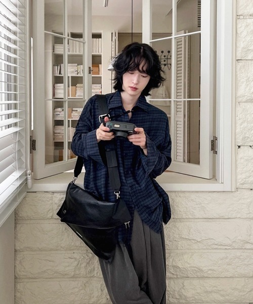 NOWLE（ノウル）の「【NOWLE】カットオフ ワッシャー ドレープ ダークチェックシャツ（シャツ/ブラウス・メンズ・ネイビー・MEDIUM/LARGE/X-LARGE）」の10枚目の写真