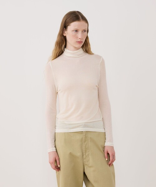 v::room（ヴィルーム）の「V;room シアータートルネックプルオーバー（Tシャツ/カットソー・レディース・イエロー/ライトグレー/ホワイト/ブラウン・1）」の6枚目の写真