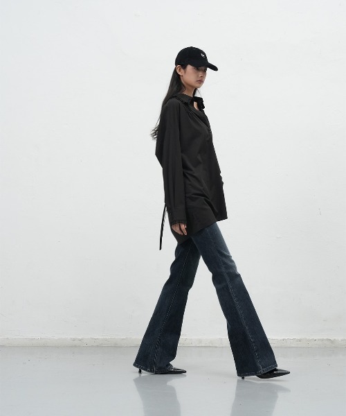 GENERAL IDEA(ジェネラルアイデア)の「【GENERAL IDEA】フリル襟オーバーサイズシャツ / FRILL COLLAR LOOSE FIT SHIRT(シャツ/ブラウス・レディース・スカイブルー/ブラック/ホワイト・L/M/S)」の13枚目の写真
