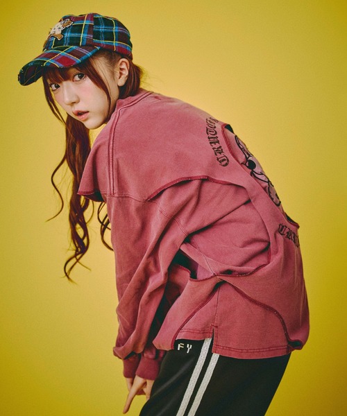 GALFY（ガルフィー）穴の向こうにわんちゃんロンTee/長袖Tシャツ