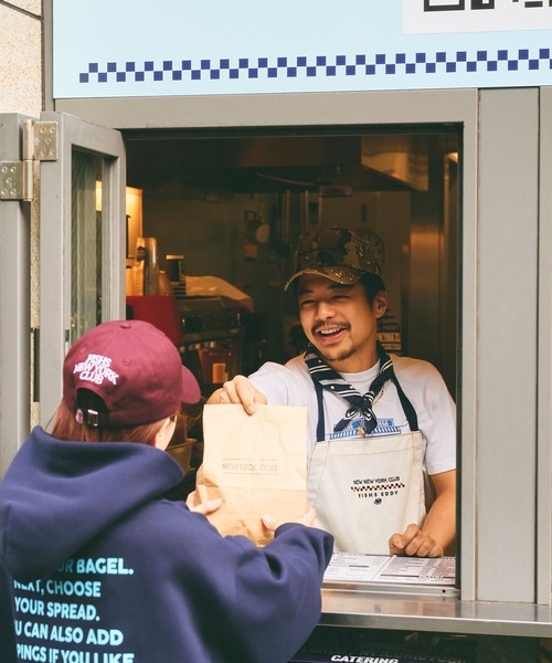 niko and...（ニコアンド）の「【NEW NEW YORK XMAS】コラボエプロン（エプロン・レディース・オフホワイト・FREE）」の2枚目の写真