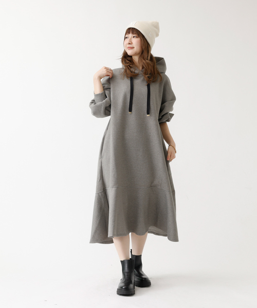 DESIGNWORKS(デザインワークス)の「【追加】ダンボールフードワンピース(ワンピース・レディース・カーキ/ブラック/グレー・フリー)」の4枚目の写真