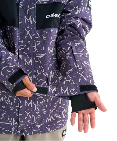 Quiksilver(クイックシルバー)の「MISSION PRINTED BLOC/クイックシルバースキースノーボードウェア(ジャケット)(マウンテンパーカー・メンズ・ブラック/パープル・SMALL/MEDIUM/LARGE)」の17枚目の写真