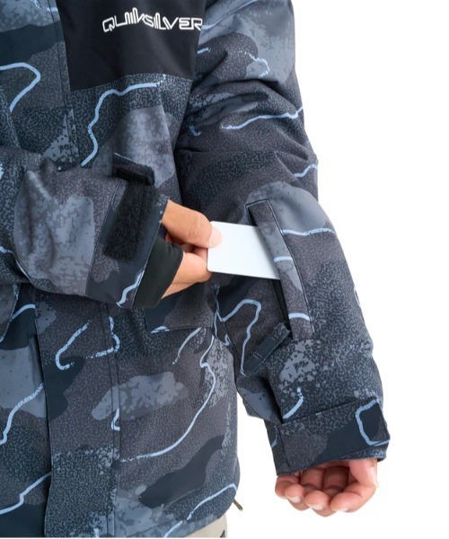 Quiksilver(クイックシルバー)の「MISSION PRINTED BLOC/クイックシルバースキースノーボードウェア(ジャケット)(マウンテンパーカー・メンズ・ブラック/パープル・SMALL/MEDIUM/LARGE)」の9枚目の写真