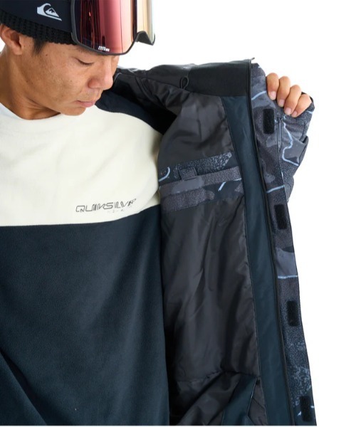 Quiksilver(クイックシルバー)の「MISSION PRINTED BLOC/クイックシルバースキースノーボードウェア(ジャケット)(マウンテンパーカー・メンズ・ブラック/パープル・SMALL/MEDIUM/LARGE)」の11枚目の写真