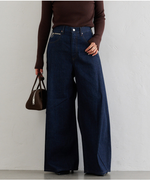 U by SPICK&SPAN(ユーバイスピックアンドスパン)の「フローストルーズバレルレッグデニム(デニムパンツ・レディース・ネイビー/ブラウン・38/36)」の2枚目の写真