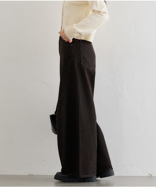 U by SPICK&SPAN(ユーバイスピックアンドスパン)の「フローストルーズバレルレッグデニム(デニムパンツ・レディース・ネイビー/ブラウン・38/36)」の1枚目の写真