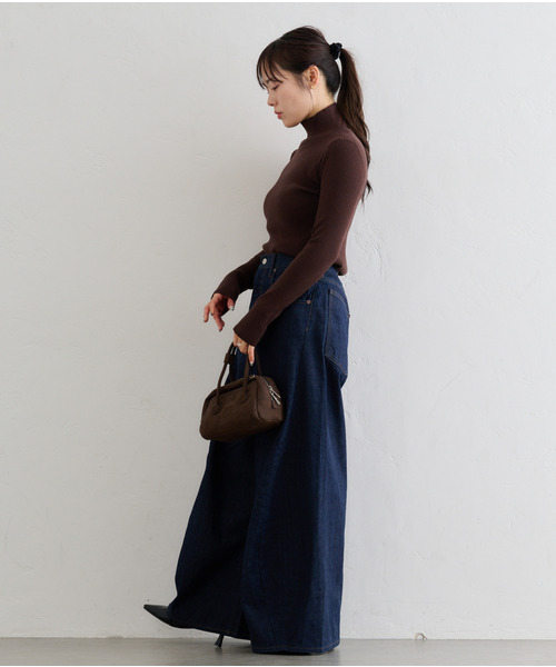 U by SPICK&SPAN(ユーバイスピックアンドスパン)の「フローストルーズバレルレッグデニム(デニムパンツ・レディース・ネイビー/ブラウン・38/36)」の12枚目の写真