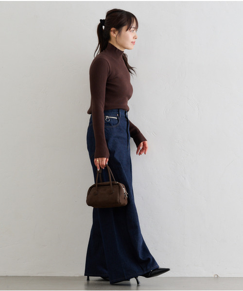 U by SPICK&SPAN(ユーバイスピックアンドスパン)の「フローストルーズバレルレッグデニム(デニムパンツ・レディース・ネイビー/ブラウン・38/36)」の14枚目の写真