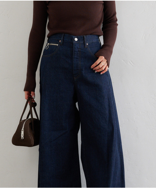 U by SPICK&SPAN(ユーバイスピックアンドスパン)の「フローストルーズバレルレッグデニム(デニムパンツ・レディース・ネイビー/ブラウン・38/36)」の16枚目の写真