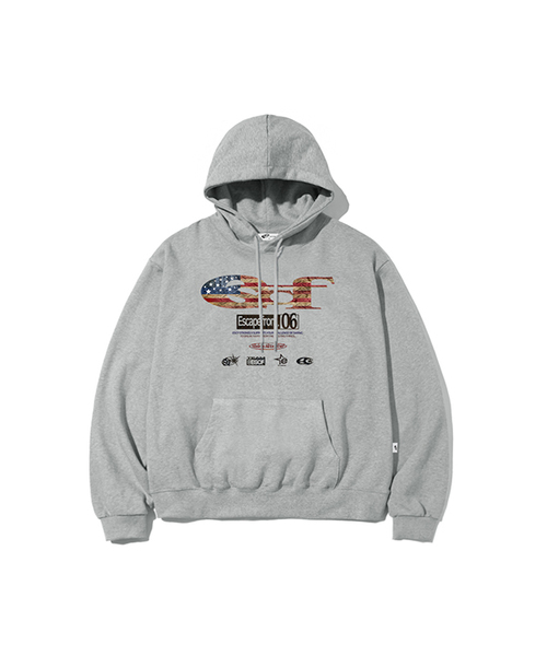 ESCAPEFROM（エスケープフロム）の「ヴィンテージフラッグ ESCFロゴコラージュプリントフードパーカー [3色]（パーカー・レディース・ブラック系1/ライトグレー/ブラック系2/アッシュグレー・MEDIUM/LARGE/X-LARGE）」の4枚目の写真