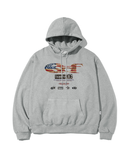 ESCAPEFROM（エスケープフロム）の「ヴィンテージフラッグ ESCFロゴコラージュプリントフードパーカー [3色]（パーカー・レディース・ブラック系1/ライトグレー/ブラック系2/アッシュグレー・MEDIUM/LARGE/X-LARGE）」の6枚目の写真