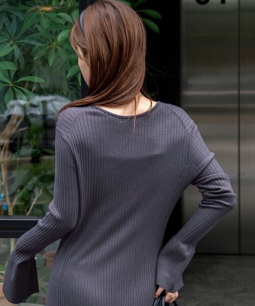 NOLLEY’S（ノーリーズ）の「《手洗い可能》フイット＆フレアーVネックワンピース（ワンピース・レディース・ブラック/チャコールグレー・36/38）」の5枚目の写真