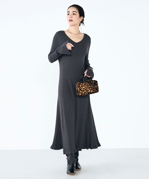 NOLLEY’S（ノーリーズ）の「《手洗い可能》フイット＆フレアーVネックワンピース（ワンピース・レディース・ブラック/チャコールグレー・36/38）」の8枚目の写真