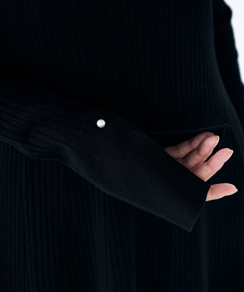 NOLLEY’S（ノーリーズ）の「《手洗い可能》フイット＆フレアーVネックワンピース（ワンピース・レディース・ブラック/チャコールグレー・36/38）」の20枚目の写真